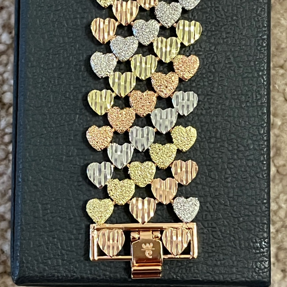 Beautiful Danbury Mint heart bracelet. Gold, silver and rose gold tones. - Picture 7 of 11